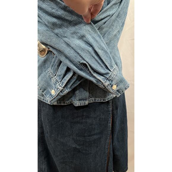 GAP 100% Cotton Blue Jean Buttoned Denim Shirt (36" W x 22" L) Pockets Size S - Picture 8 of 8